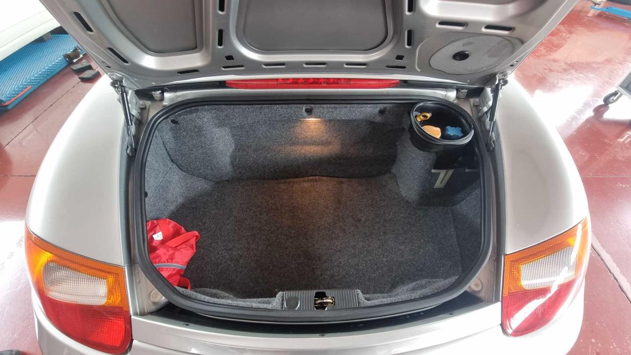 Porsche Boxster 2.5i 24V cat