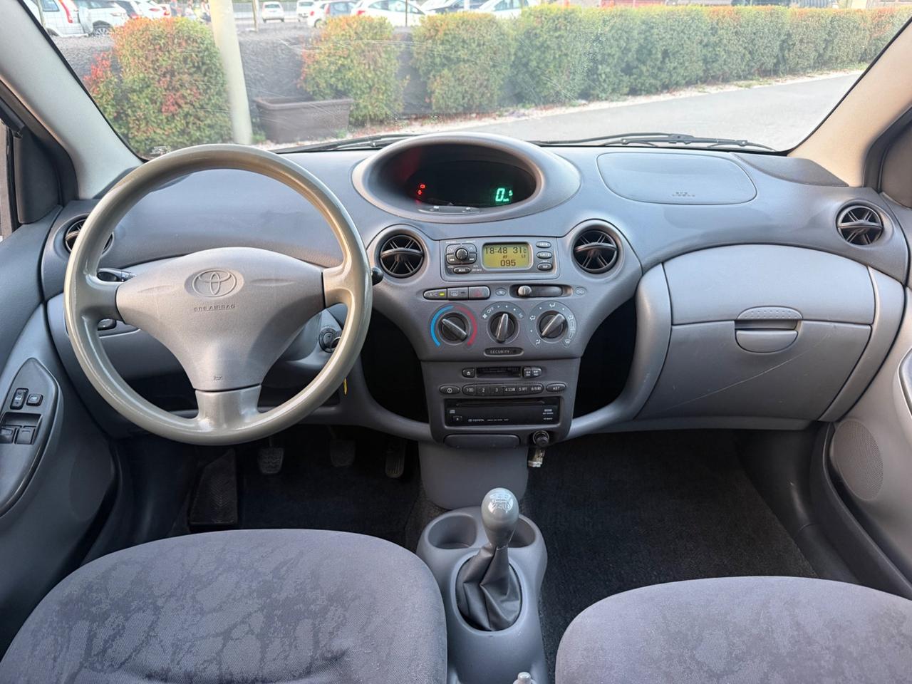 Toyota Yaris 1.0i 16V cat 5 porte Sol