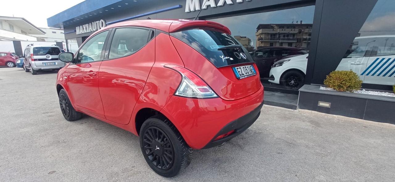 Lancia Ypsilon 2015 ENTRA!