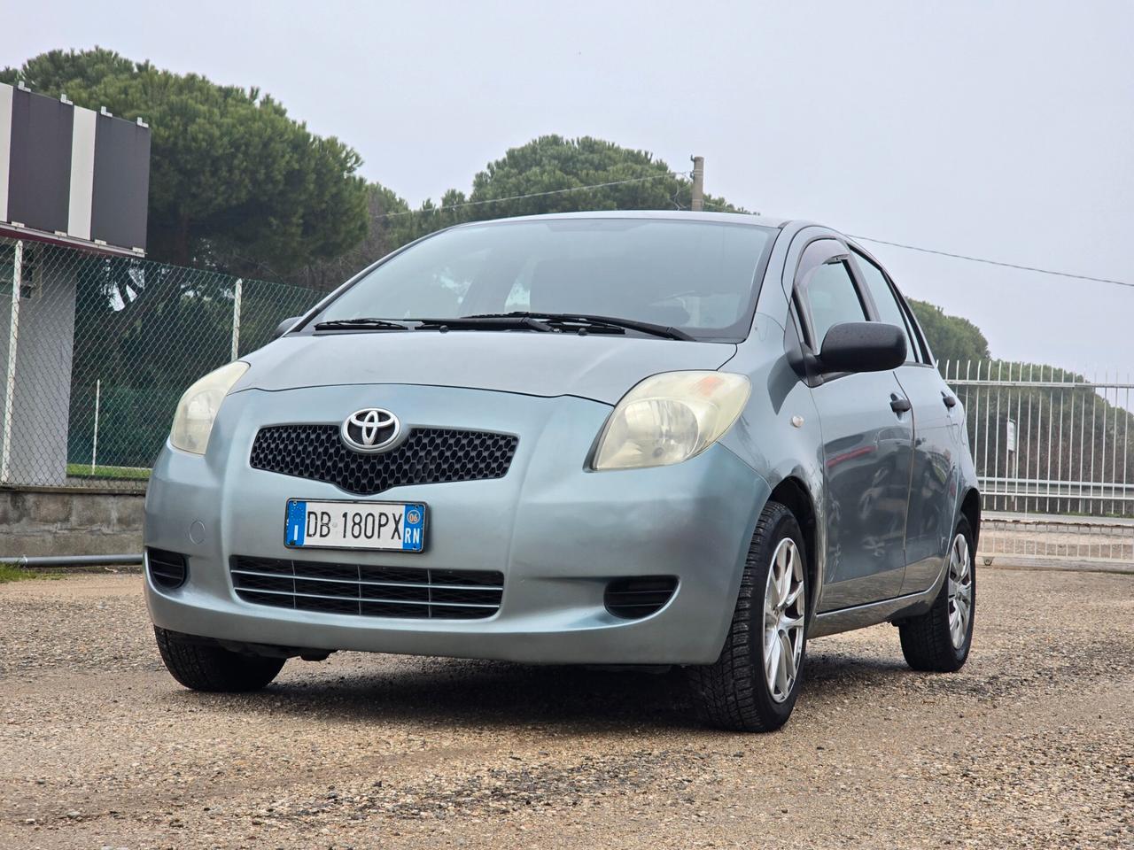 Toyota Yaris 1.0 5 porte