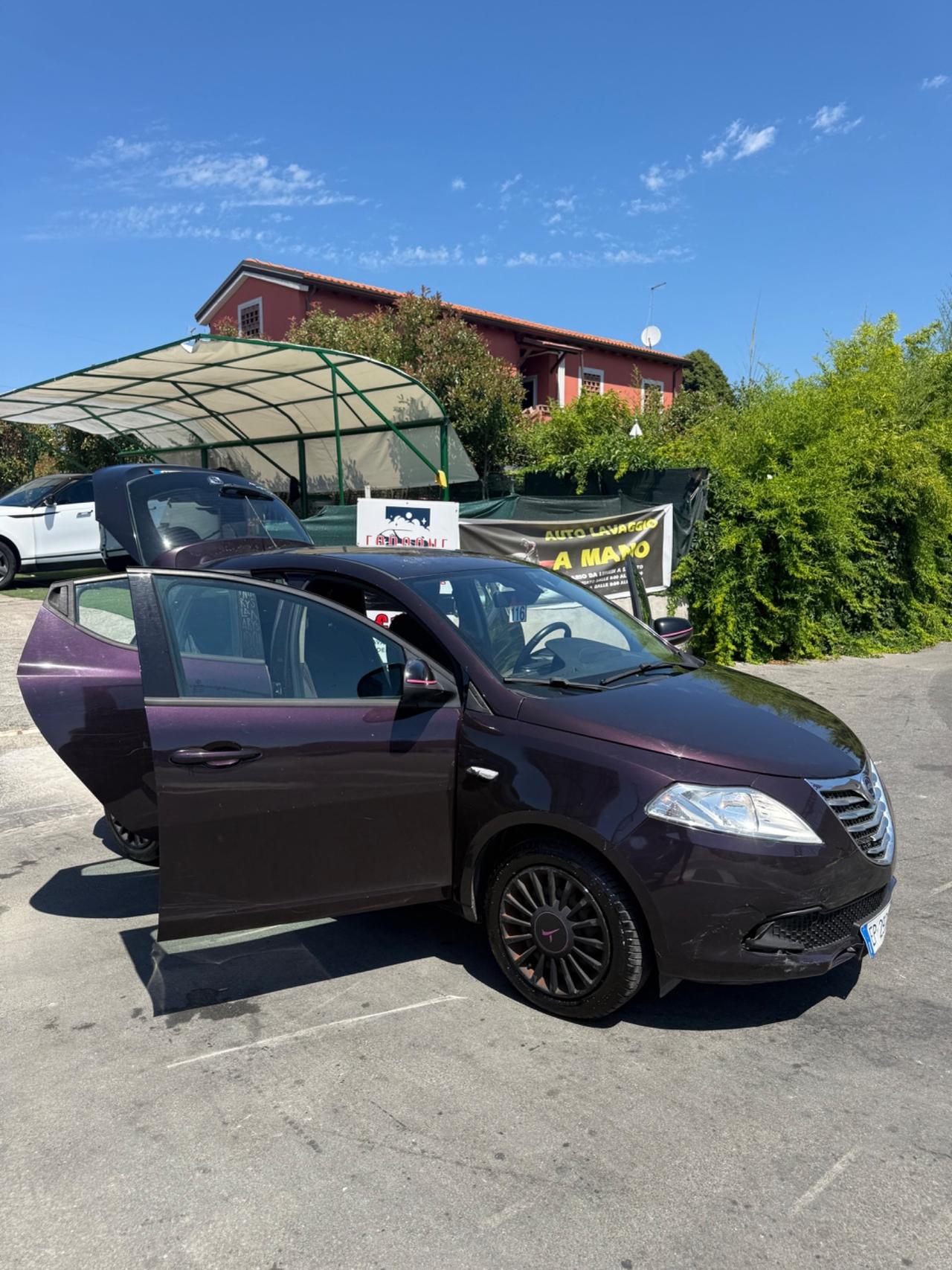 Lancia Ypsilon 1.2 69 CV 5 porte Platinum