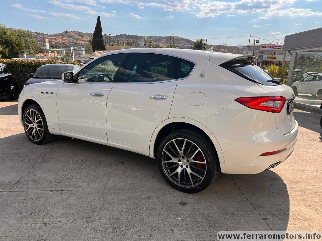 Maserati Levante V6 Diesel AWD Granlusso a 349 euro al mese