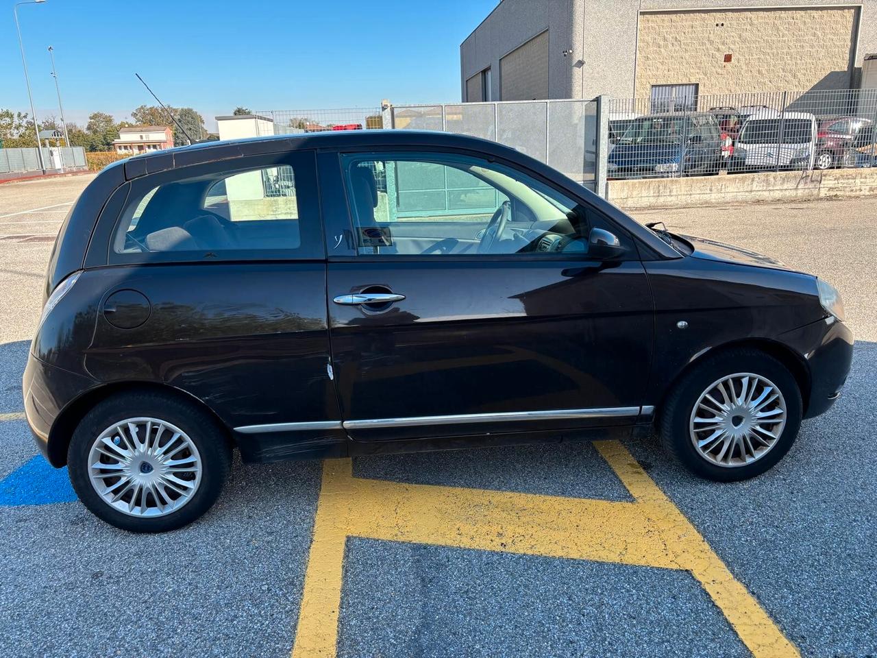 Lancia Ypsilon 1.3 MJT 75 CV Argento