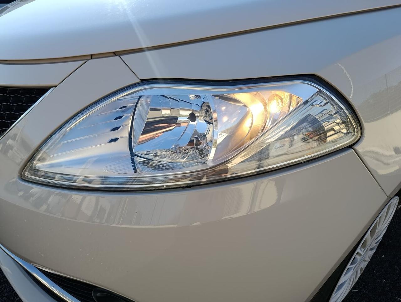 Lancia Ypsilon 1.2 Silver 69cv