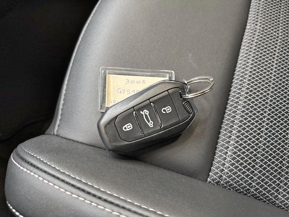 Peugeot 3008 Plug-in Hybrid 195 e-DCS7 Allure