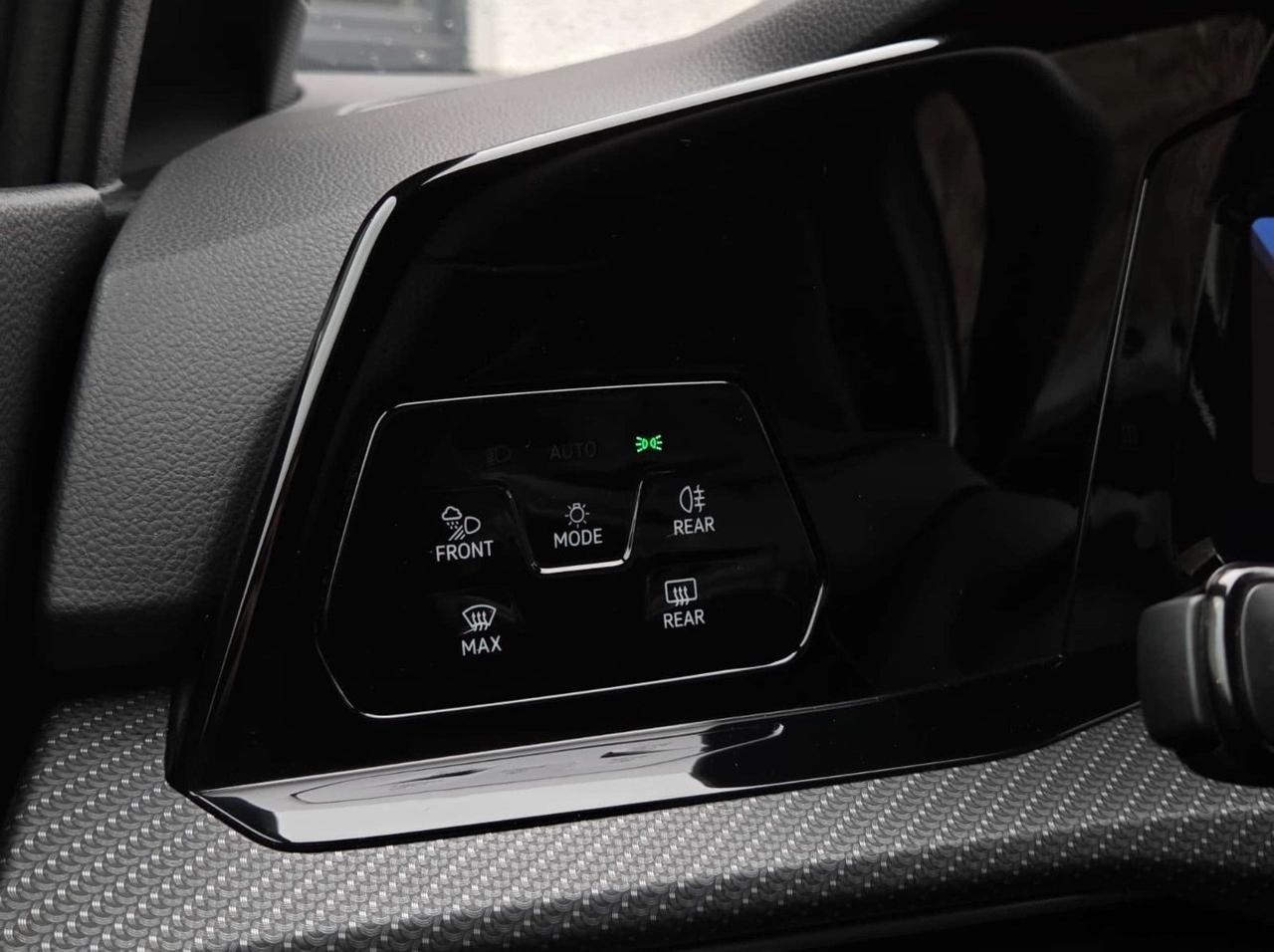 Volkswagen Golf 1.0 eTSI R-line DSG