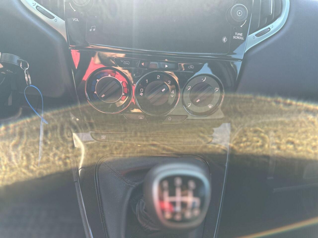 LANCIA Ypsilon III 2021 - Ypsilon 1.0 firefly hybrid Gold s&s 70cv 5p.ti