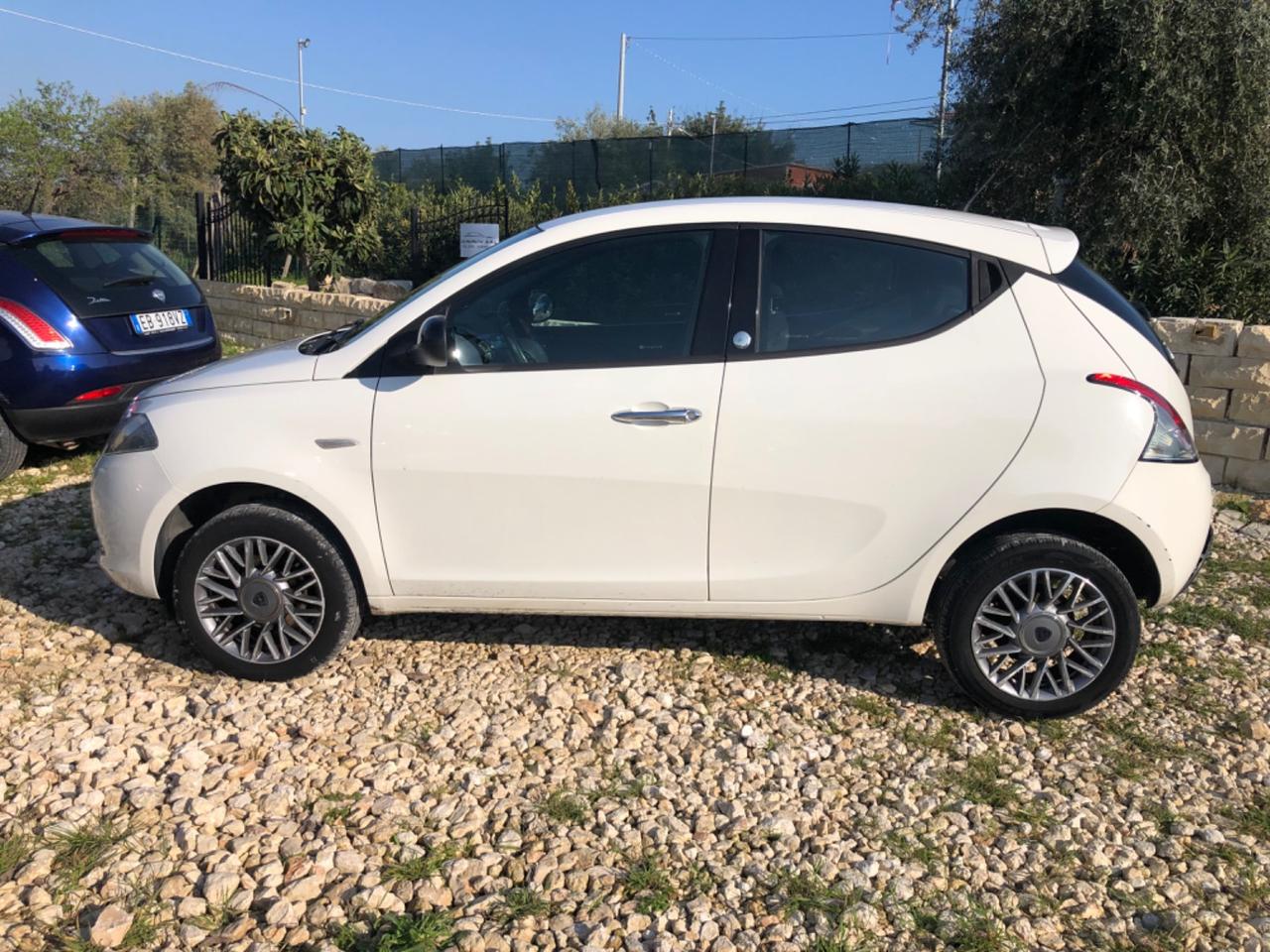 Lancia Ypsilon 0.9 TwinAir 85 CV 5 porte Metano Ecochic Gold