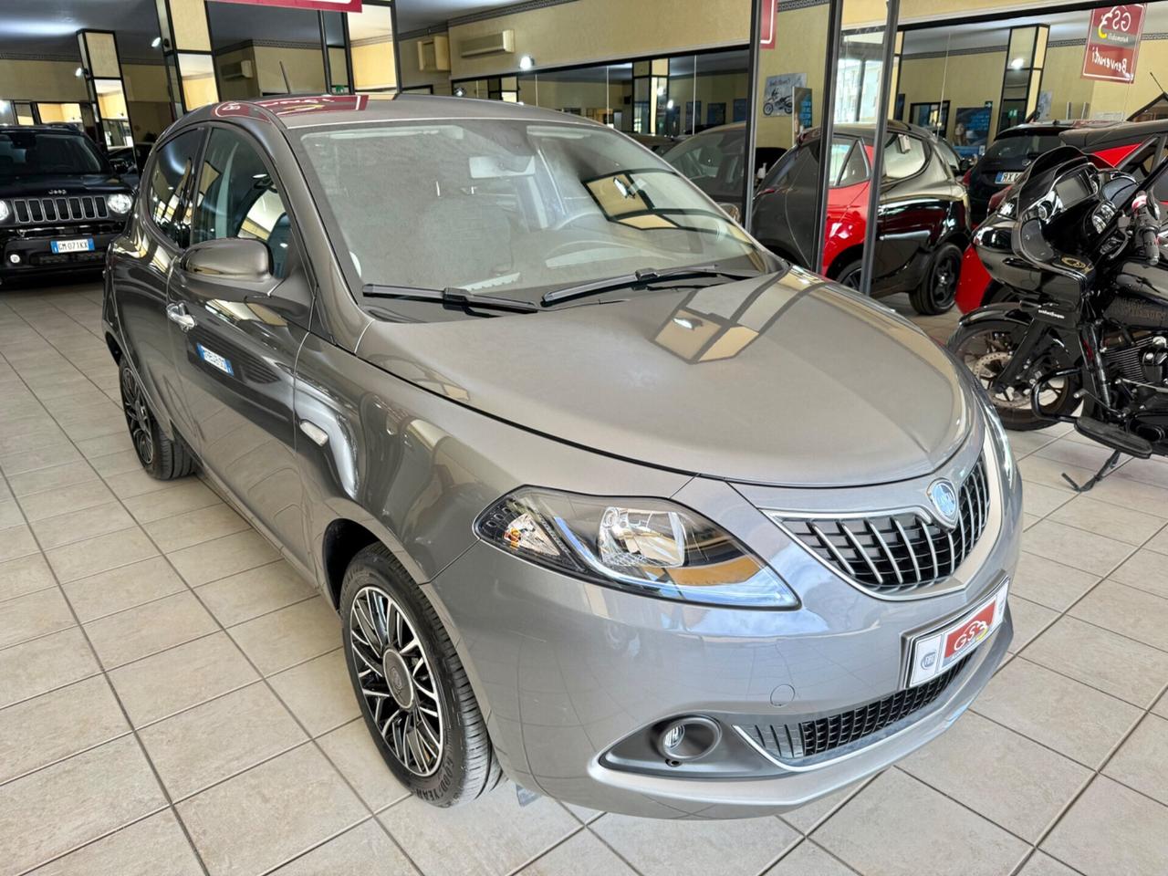 Lancia Ypsilon 1.0 FireFly 5 porte S&S Hybrid Platino