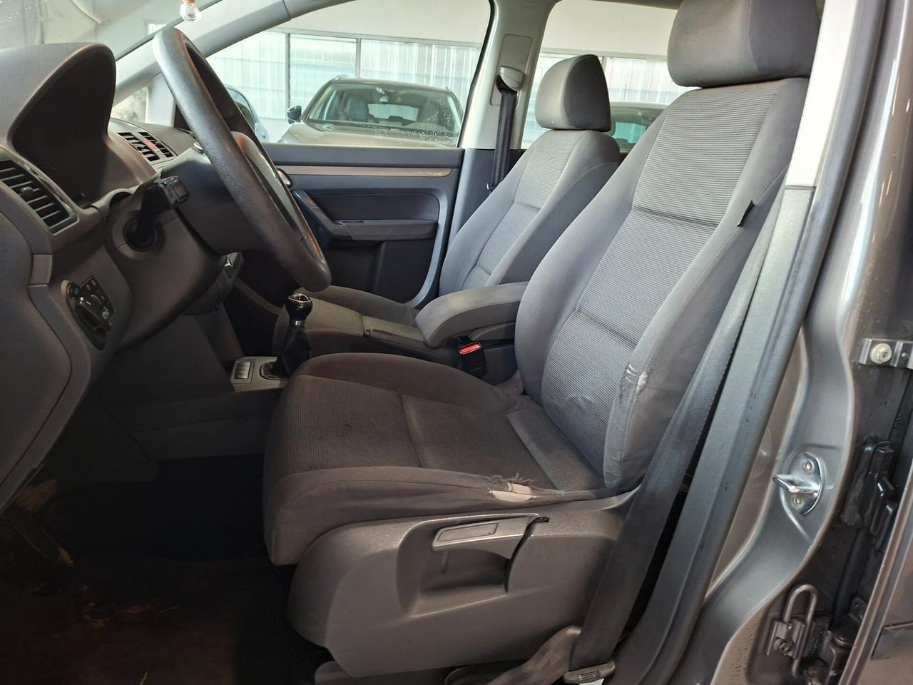 Volkswagen Touran 1.6 Conceptline