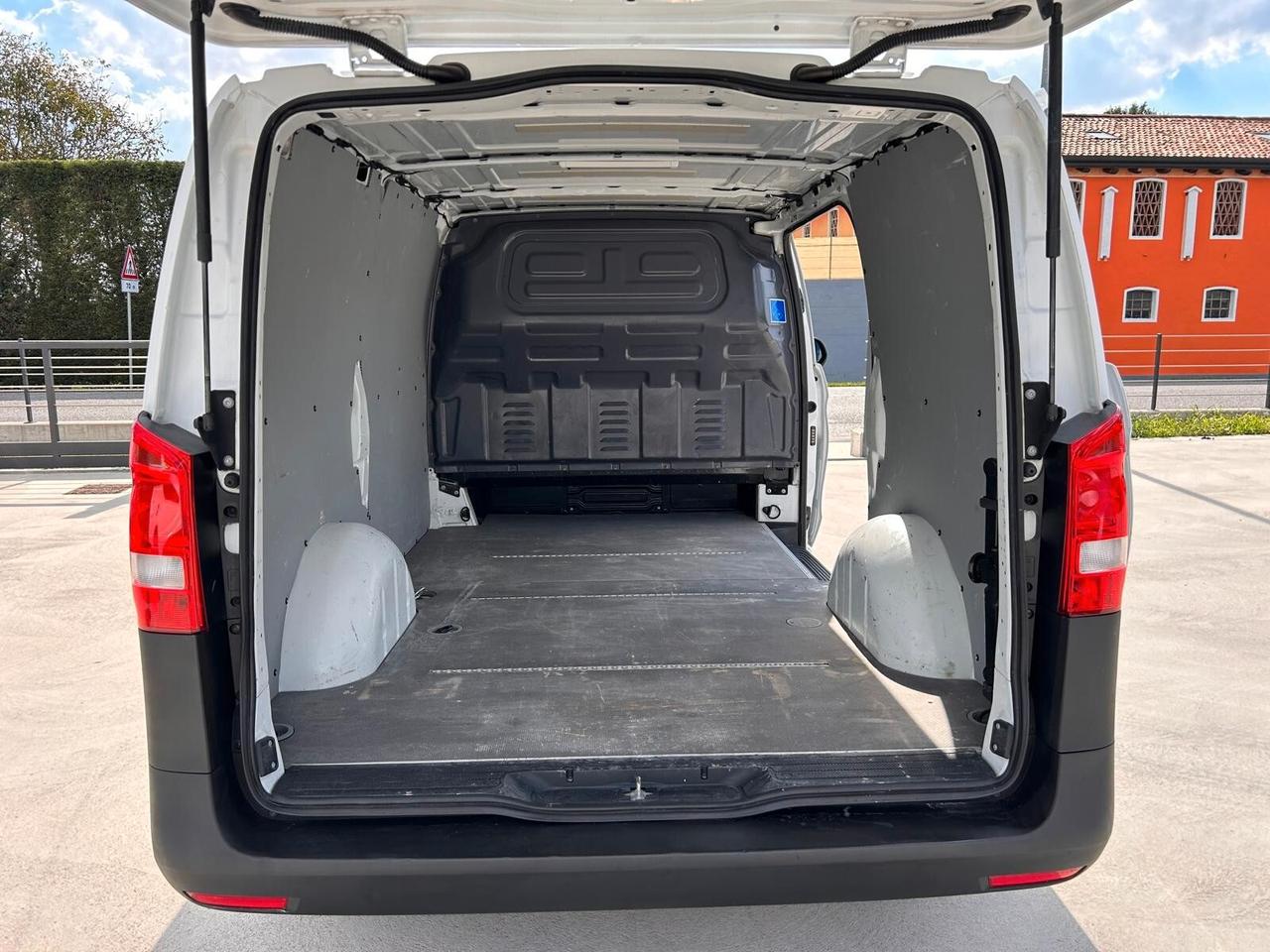 Mercedes Benz Vito Long 114 CDI