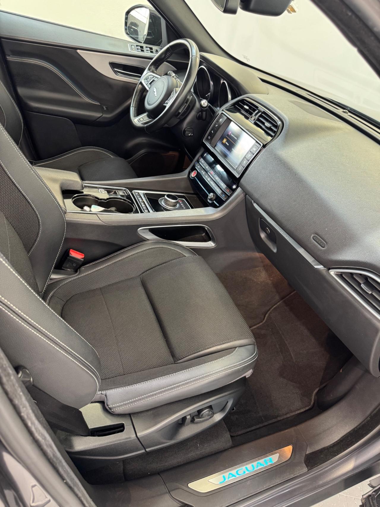 Jaguar F-Pace 2.0 D 180 CV AWD aut. R-Sport