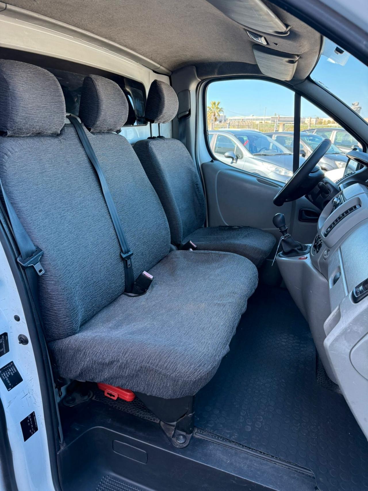 Opel Vivaro AUTOCARRO - 3 POSTI