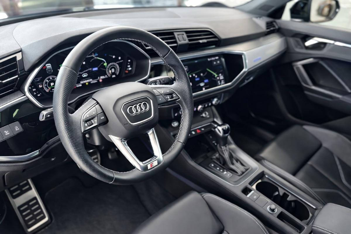 Audi Q3 Sportback 35 2.0 tdi Identity Black quattro s-tronic