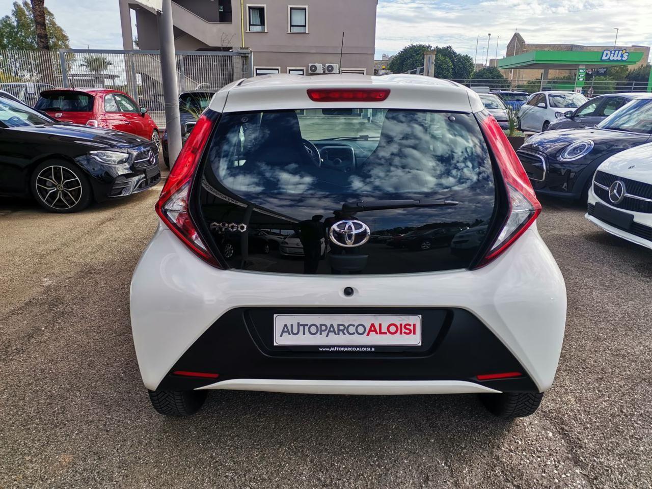 Toyota Aygo Connect 1.0 VVT-i 72CV 5 porte x-business
