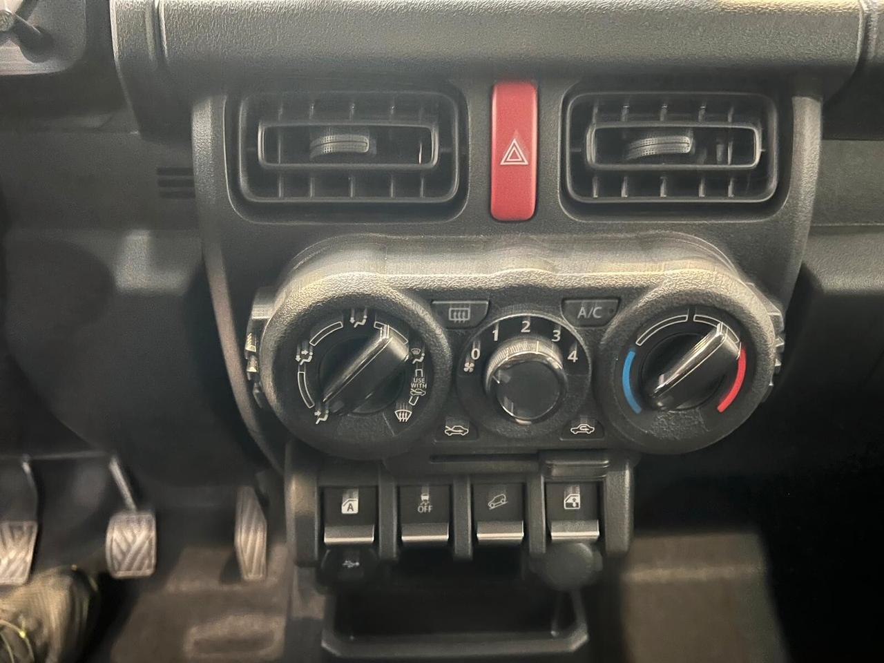 Suzuki Jimny 1.5 5MT 4 POSTI 4X4