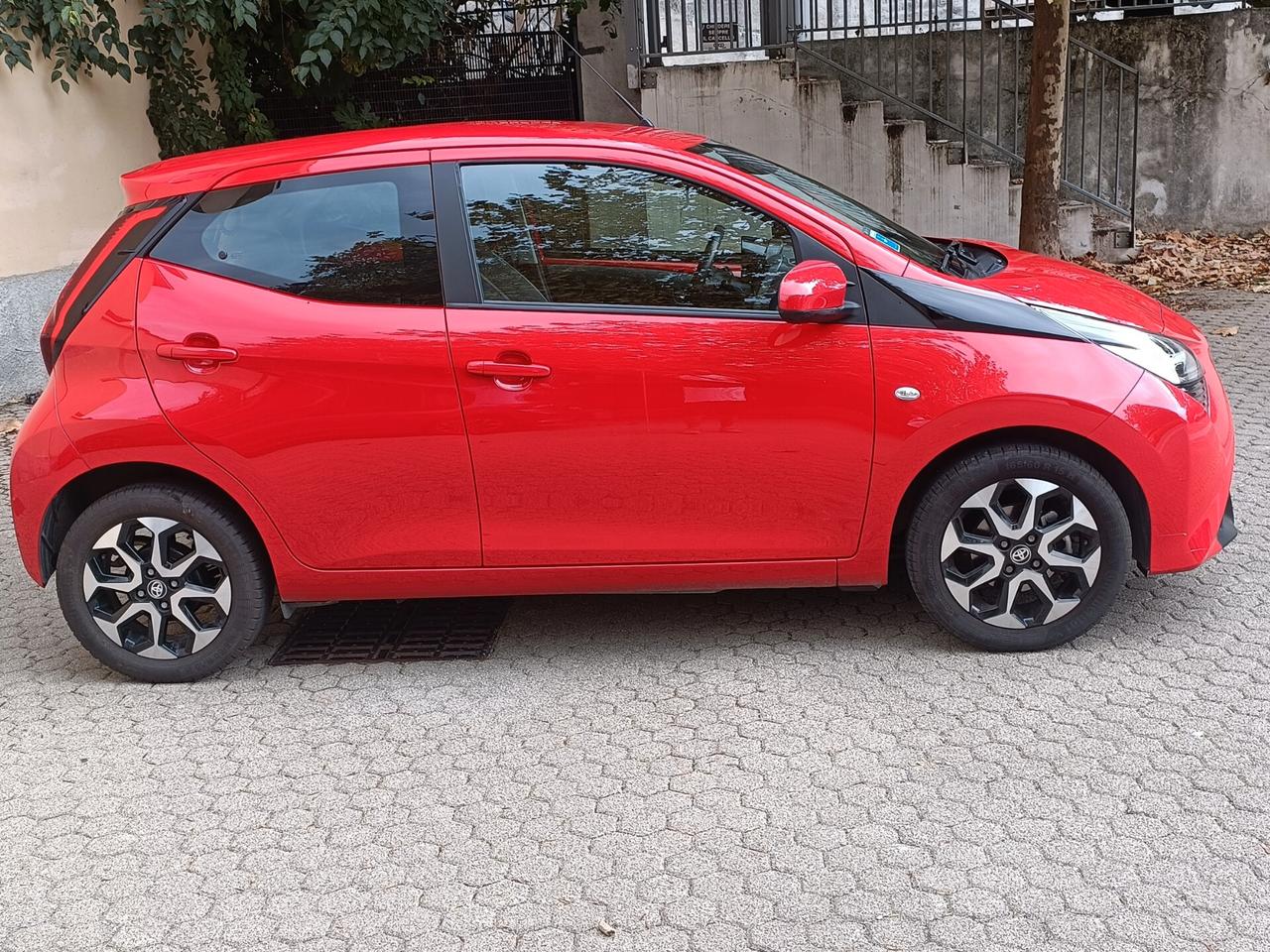 Toyota Aygo Connect 1.0 VVT-i 72 CV 5 porte x-play