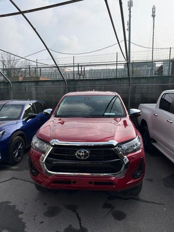 Toyota Hilux 2.4 D-4D A/T 4WD 4 porte Double Cab Lounge