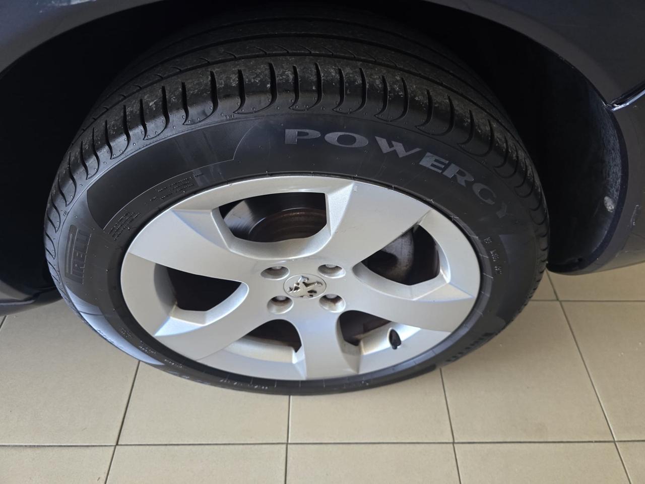 Peugeot 3008 1.6 HDi 115CV Business