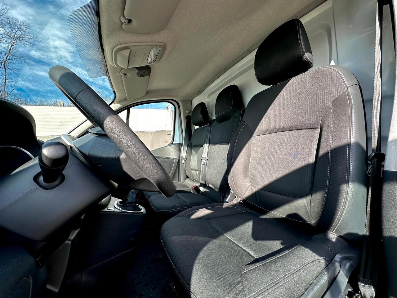 Renault Trafic T27 2.0 dCi 120CV