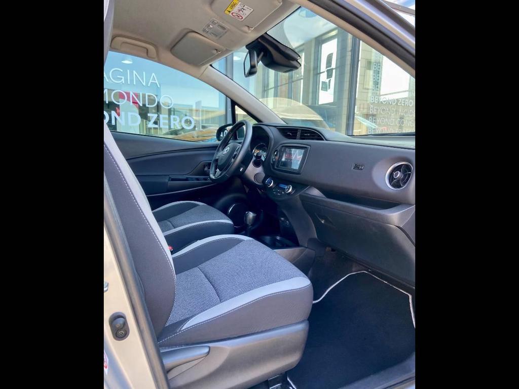 Toyota Yaris 5 Porte 1.5 VVT-i Hybrid y20 E-CVT