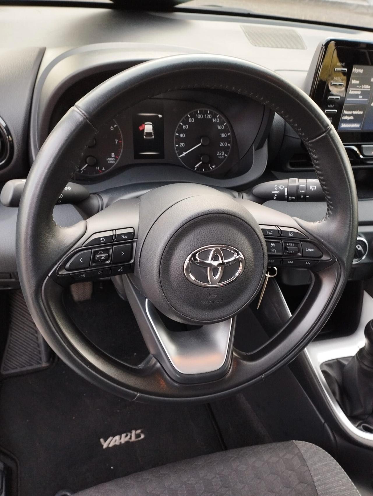 Toyota Yaris 1.0 Business vettura ideale per neopatentati