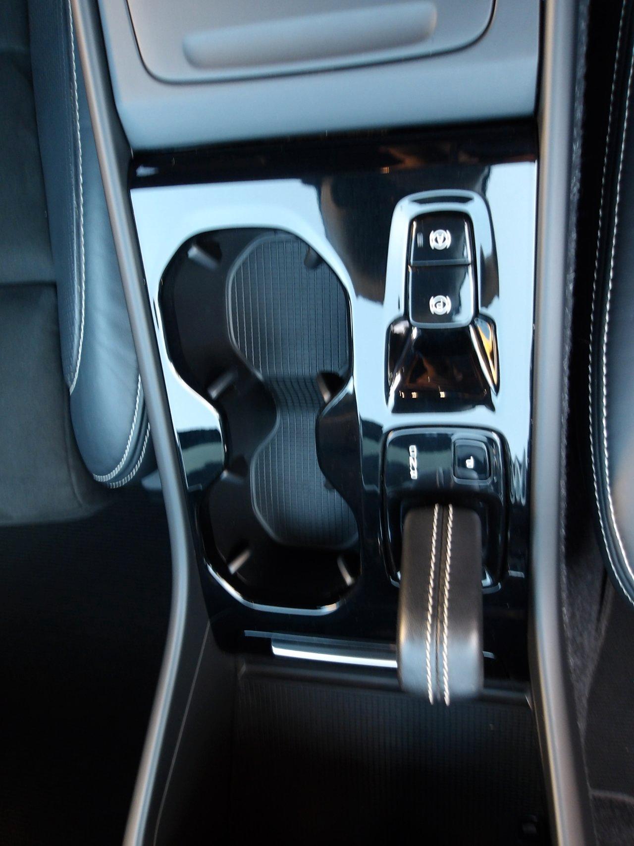 Volvo XC40 2.0 d3 R-design awd