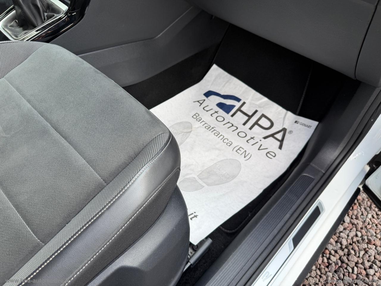 VOLKSWAGEN T-Roc 2.0TDI R-LINE NAVI LED PELLE MATRIX