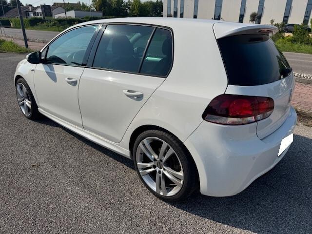 Volkswagen Golf 1.6 TDI DPF DSG 5p. Highline-R LINE