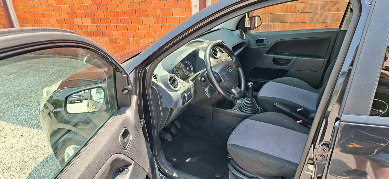 FIESTA 5 PORTE GHIA IDEALE PER NEOPATENTATI