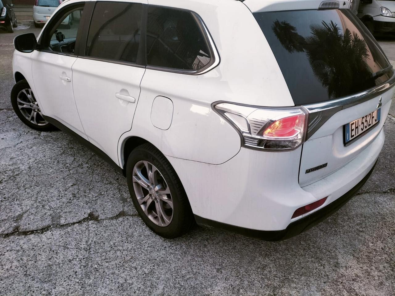 Mitsubishi Outlander 2.2 DI-D 4WD Instyle 7p.