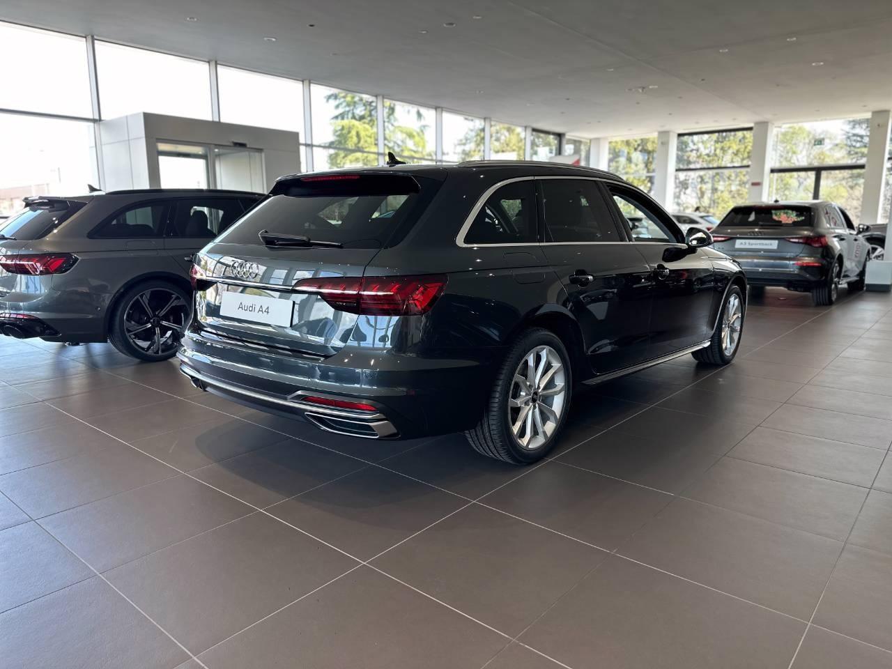 AUDI A4 AVANT 30 S-TRONIC BUSINESS ADVANCED