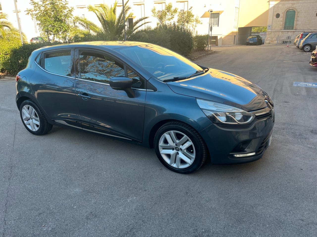 Renault Clio dCi 8V 90CV EDC Start&Stop 5 porte Energy Intens