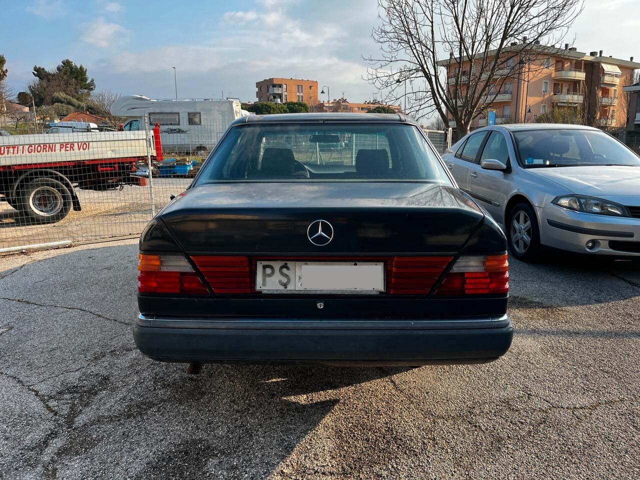 Mercedes-benz 230E