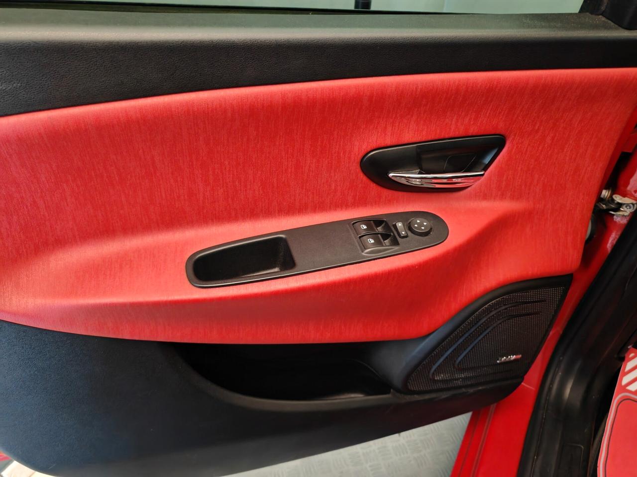 Lancia Ypsilon 1.2 69 CV 5 porte S&S Black&Red