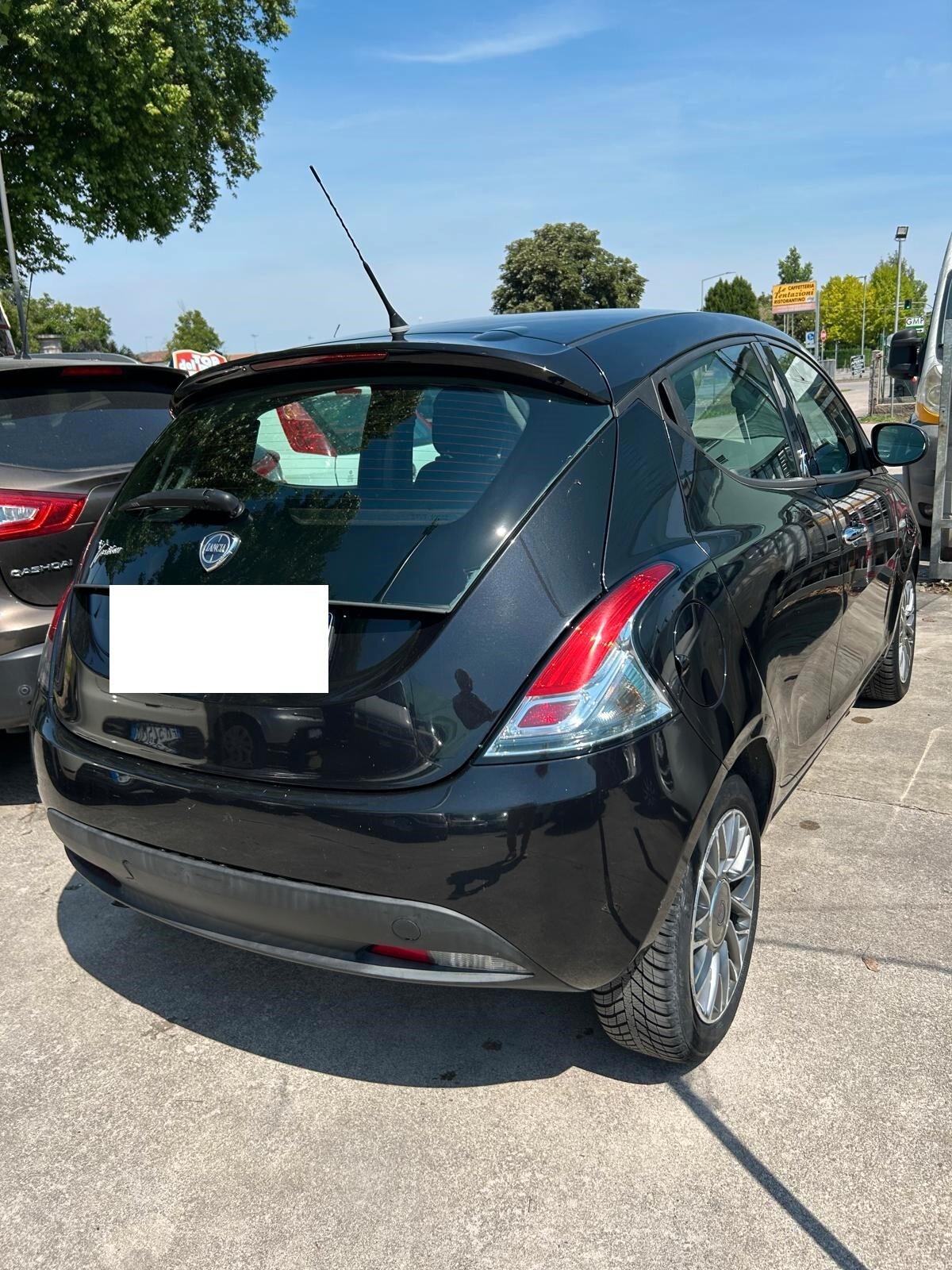 Lancia Ypsilon 1.2 69 CV 5 porte S&S Silver OK NEO PATENTATI