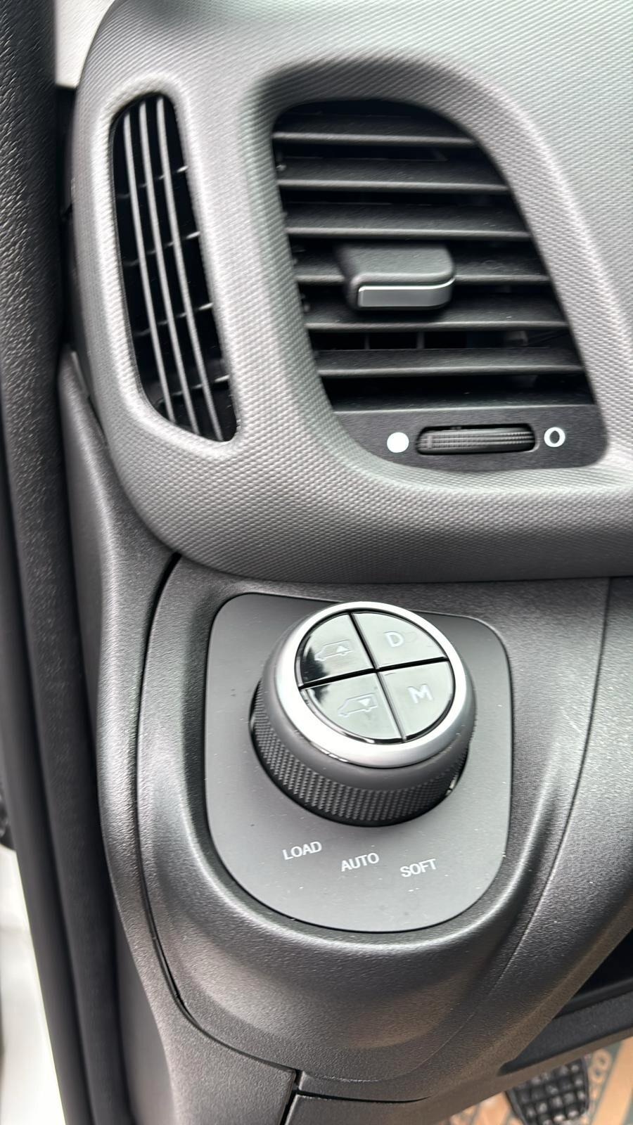 Carro attrezzi Daily 72C18 doppia cabina scarrabile e forca gru
