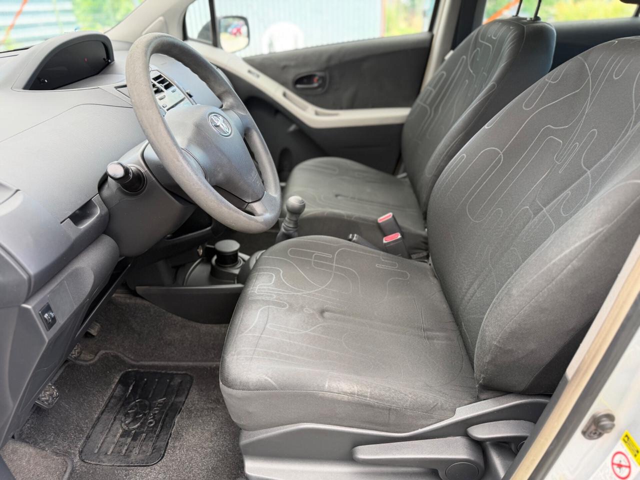 Toyota Yaris 1.0 5 porte