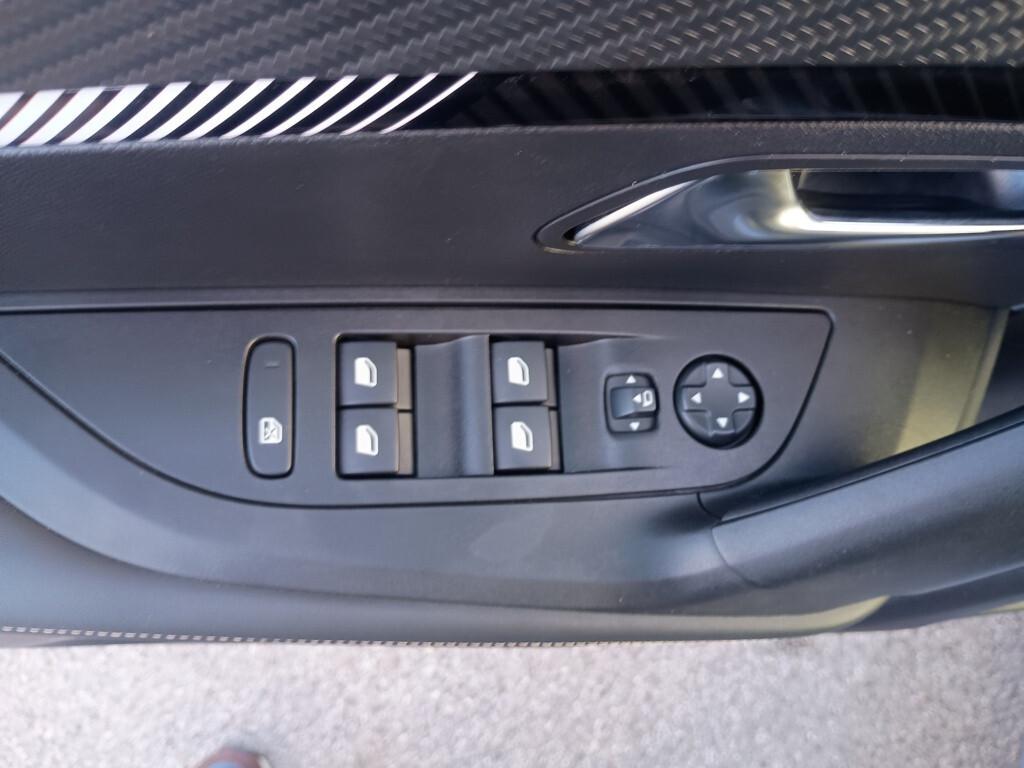 Peugeot 2008 1.2 130cv EAT8 Allure