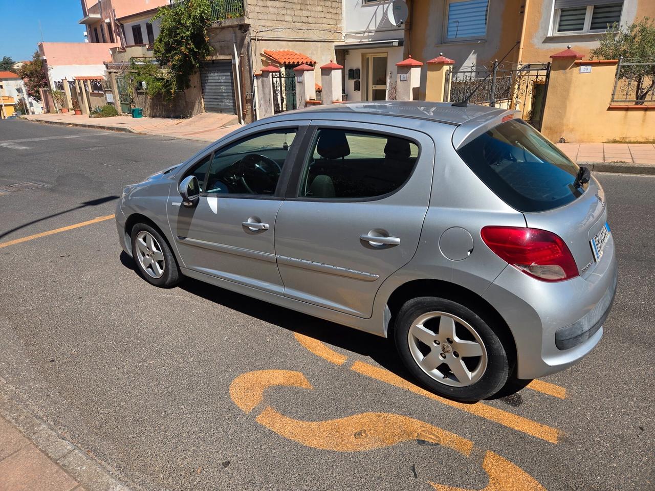Peugeot 207 1.4 HDi 70CV 5p. Energie 2011