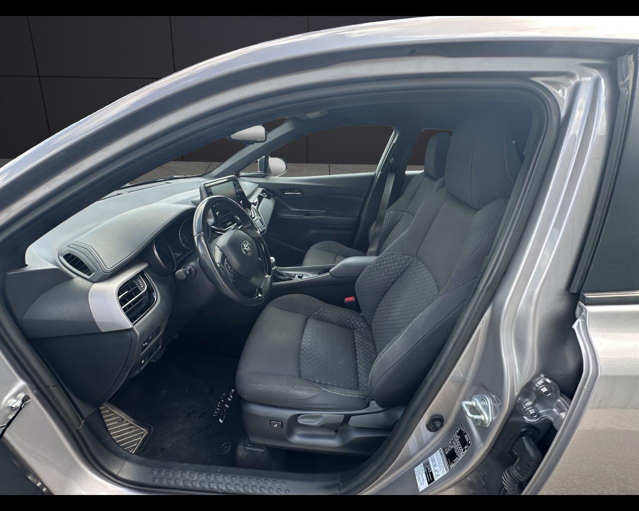 TOYOTA C-HR (2016-2023) - C-HR 1.8 Hybrid E-CVT Trend