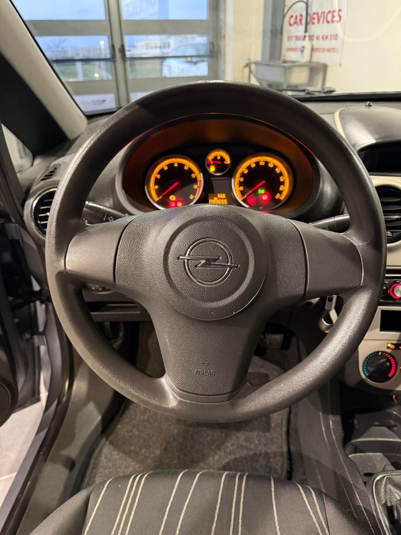 Opel Corsa 1.0 12V 3 porte -UNICO PROPRIETARIO-NEOPATENTATI