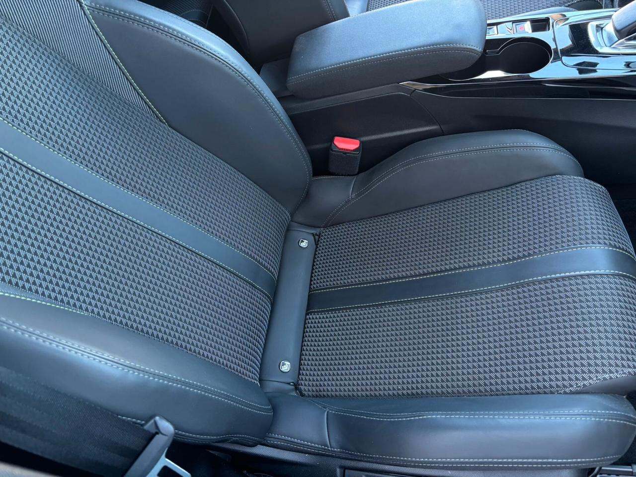 Peugeot 208 GT Line motore elettrico 5 porte SPOTICAR