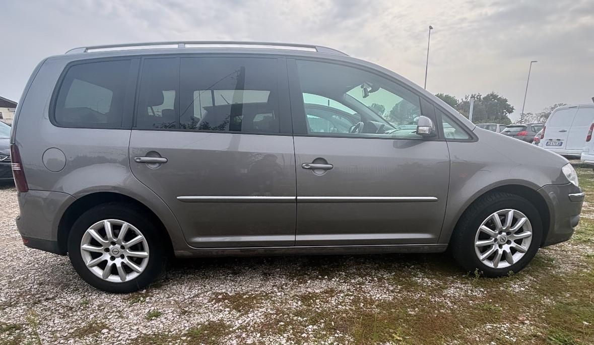 Volkswagen Touran 2.0 TDI DPF Highline