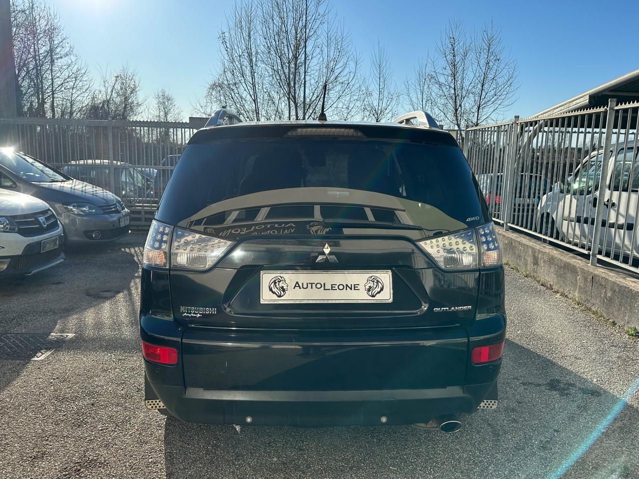 Mitsubishi Outlander 2.4 MIVEC Instyle 7 p.ti