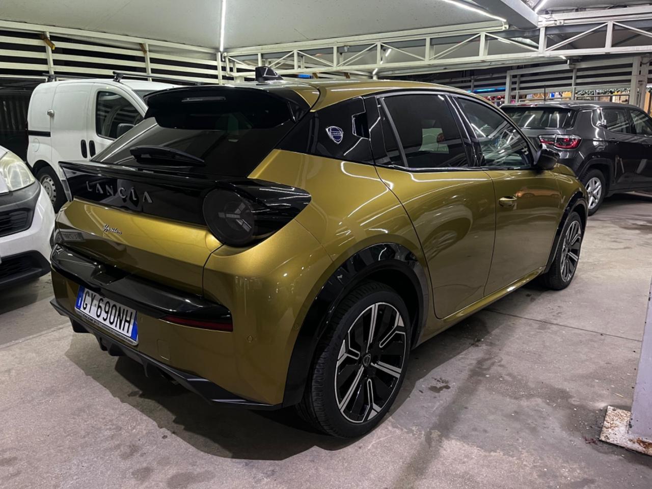 Lancia Ypsilon Hybrid e-DCT Edizione Cassina