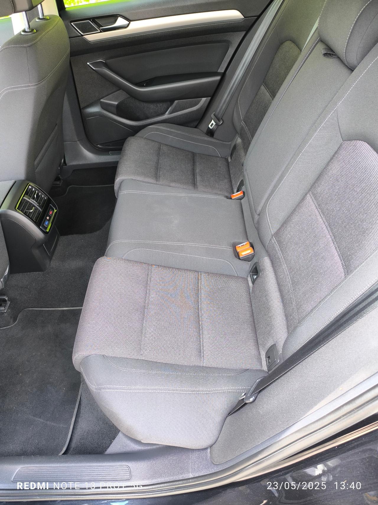Volkswagen Passat Variant 2.0 TDI DSG Business BlueMotion Tech