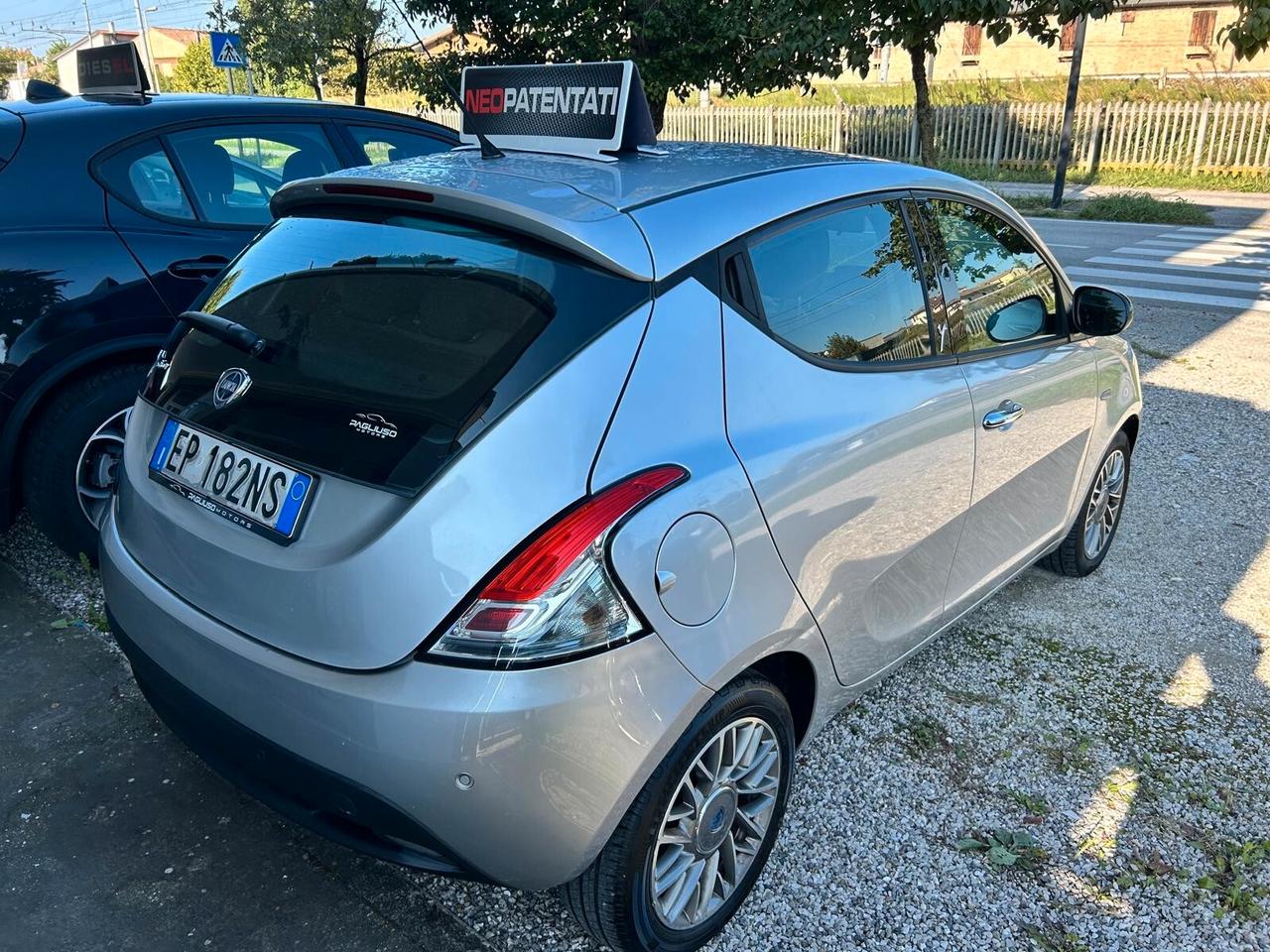 Lancia Ypsilon 0.9 TwinAir 85 CV 5 porte S&S Platinum