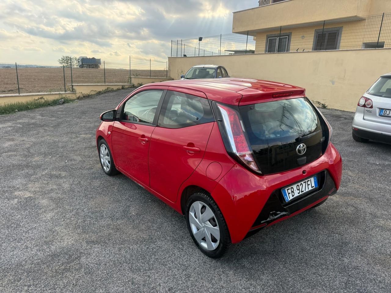 Toyota Aygo 1.0 VVT-i 69 CV 5 porte x-business