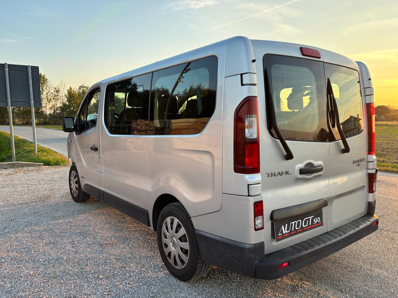 Renault Trafic T29 1.6 dCi 115CV 9 POSTI